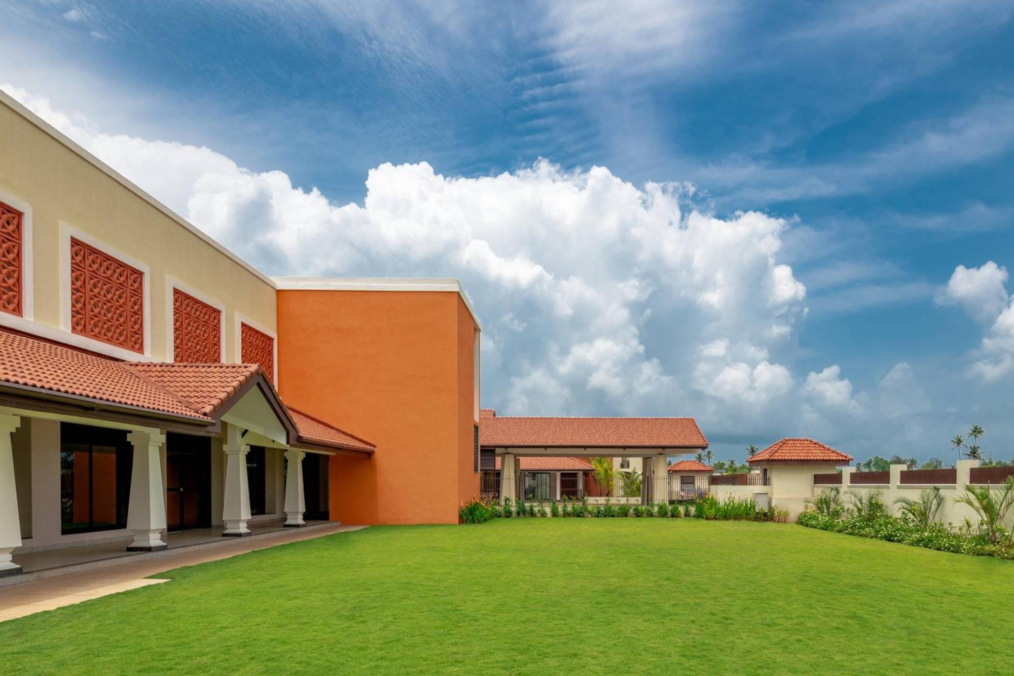 Hotel Fairfield By Marriott Goa Benaulim Exterior foto